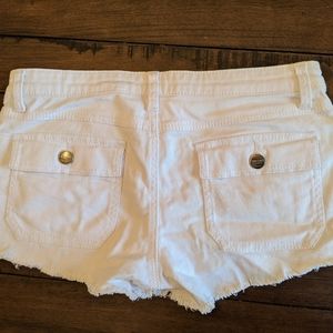 White mossimo shorts